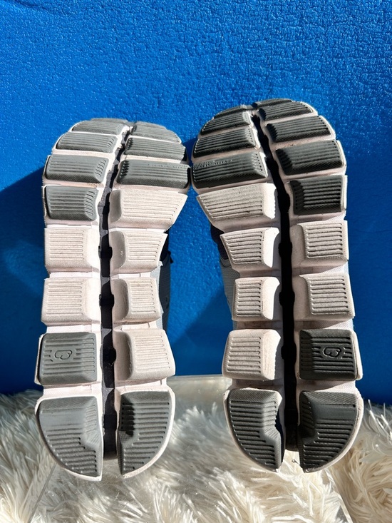 Athletic_Shoes